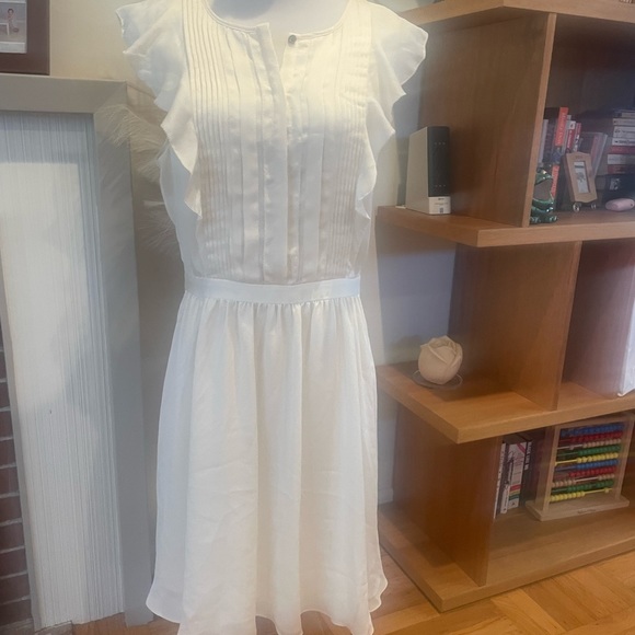 Ivory flutter sleeve dress 12 banana republic - Picture 3 of 7